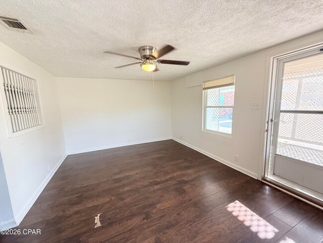 Building Photo - 237 Helen Ave Unit A