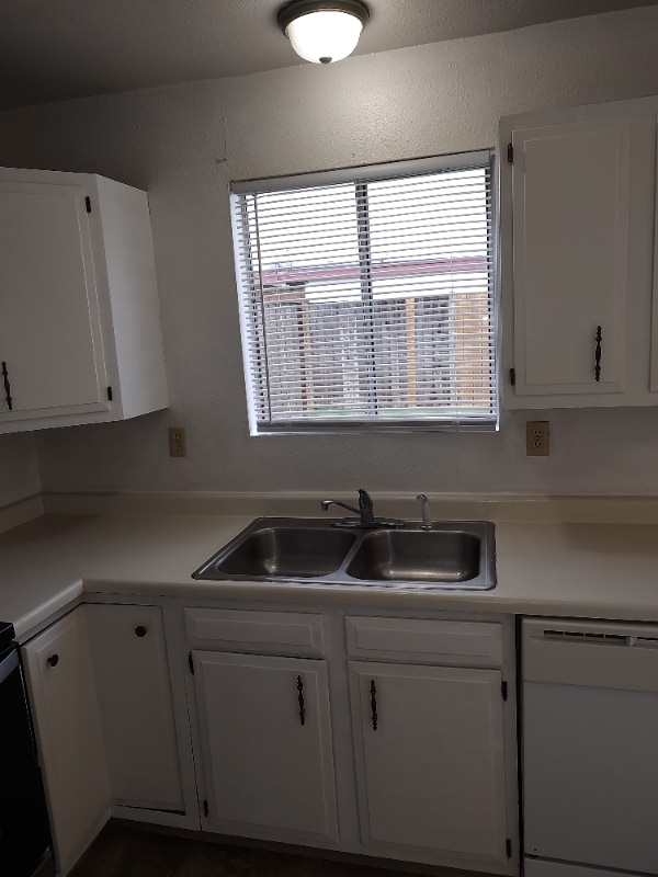 Photo - 5908 Parker Rd E