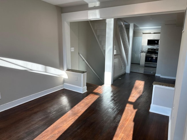 Photo - 1204W Cross St