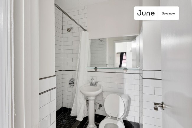 Photo - 531 W 48th St Unidad 3