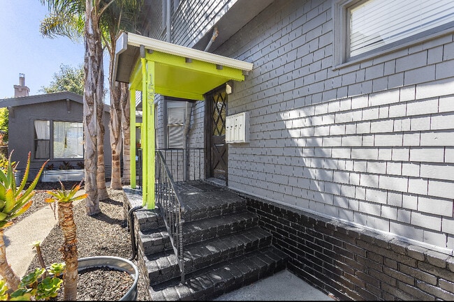 Building Photo - 1551 Saint Charles St Rental