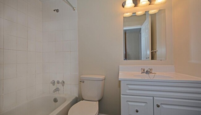 Photo - 10-214 Harlington Crescent