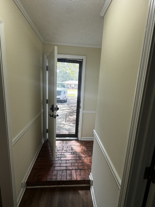 Photo - 482 Huntington Road