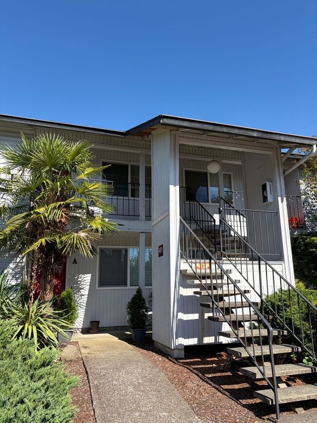 Photo - (858) Foxfire Apartments - 2 Bedroom / 1 Bathroom - Updated Unit 461-B (R)