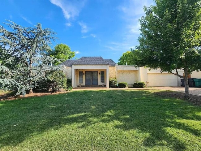 Photo - 1441 Glenbrook Dr House