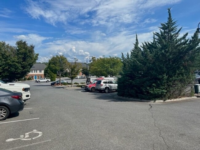 Photo - 1625 Enterprise Dr Unit 1625-B