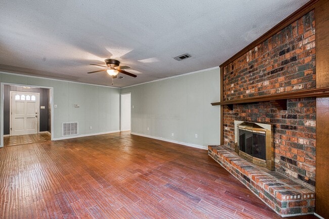 Photo - Spacious Home for Rent!