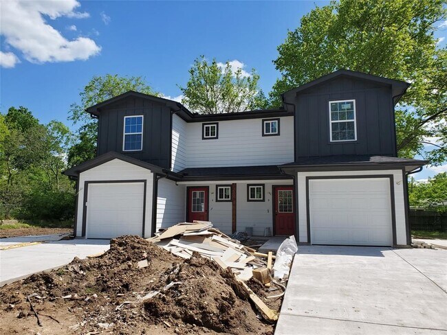 Photo - 152 Doolittle St