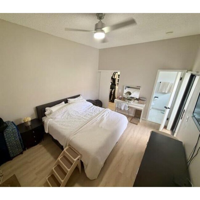 Photo - 21204 Harbor Way