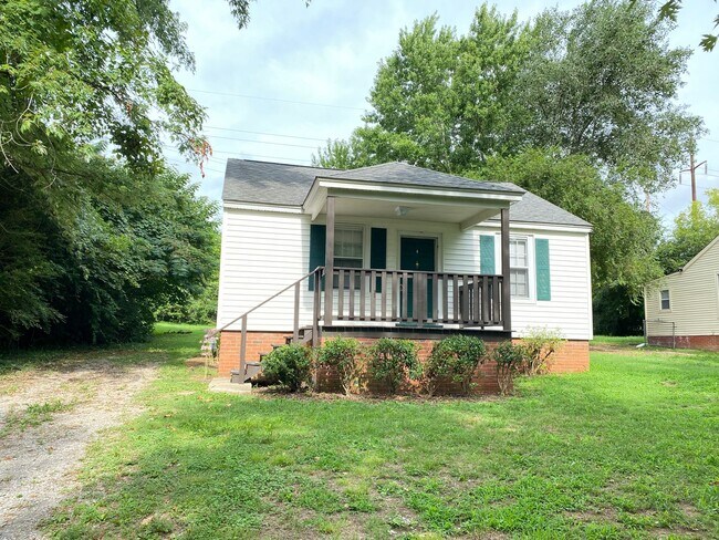 Photo - Great location 2 bedroom 1 bath home near ...