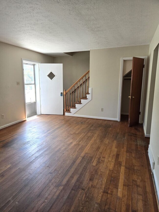 Photo - Deep Springs, 2 bedroom duplex, hardwood f...