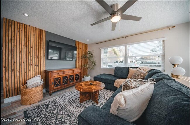 Photo - 208 Seminole Ave W Unit 1