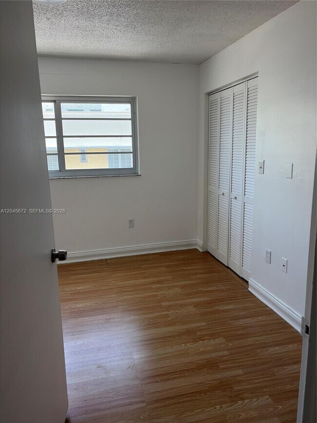 1150 Collins Ave Unit 404