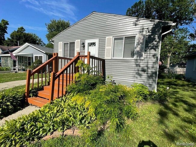 Building Photo - 2115 Symes St Rental