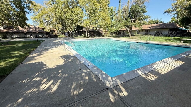 Photo - 5422 Roundtree Ct