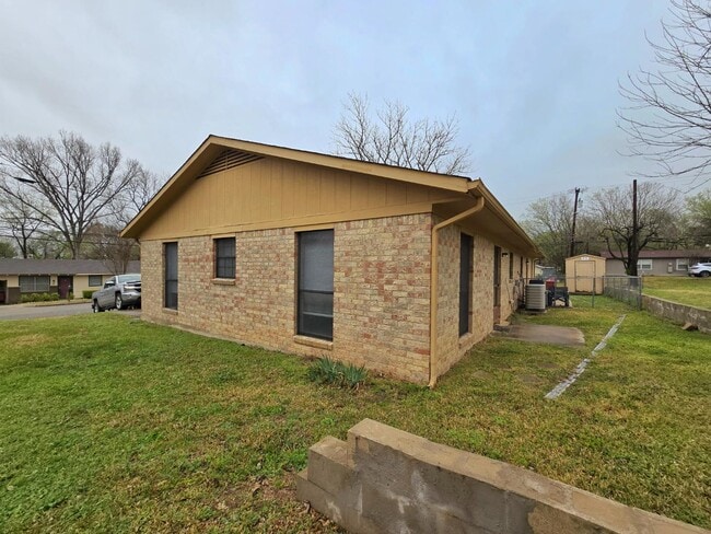 Photo - 501 W College St