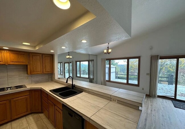 Photo - 2 Bed / 2 Bath Home with Lake Views Clubhouse – Hayden Lake