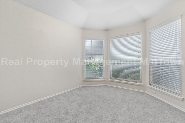 Photo - 2035 Karsen Ln