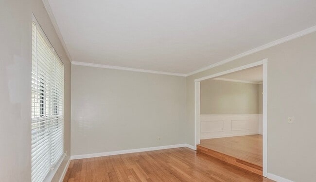 Photo - 125 Royallsprings Pkwy