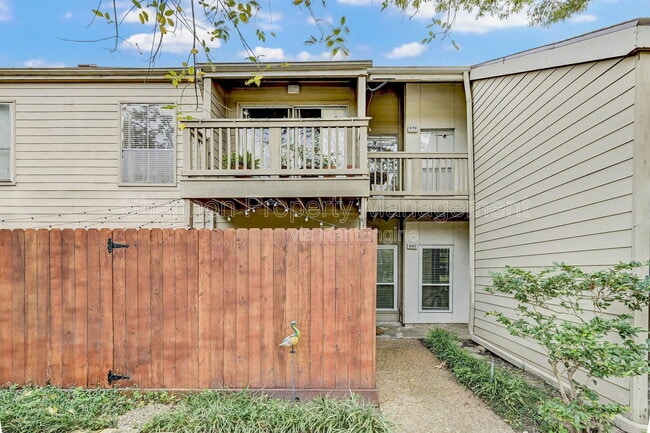 Photo - 2100 Tanglewilde St Unidad 697