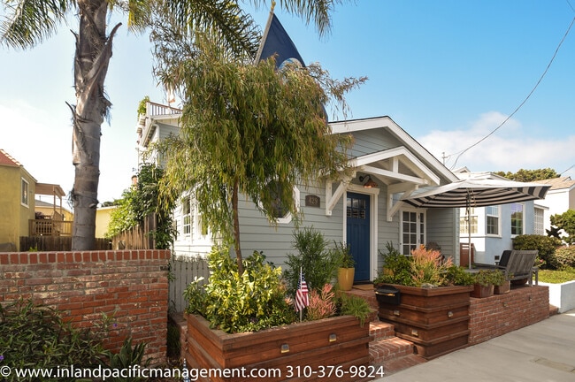 Building Photo - Exquisitely Remodeled Craftsman Style Home