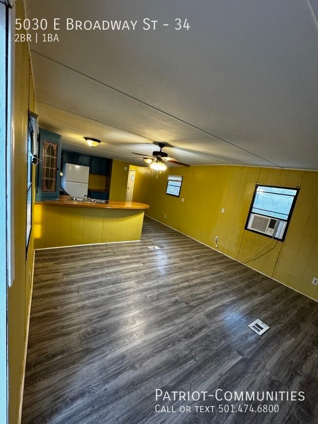 Photo - 5030 E Broadway St