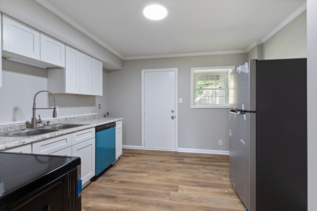 White Oak Apartments