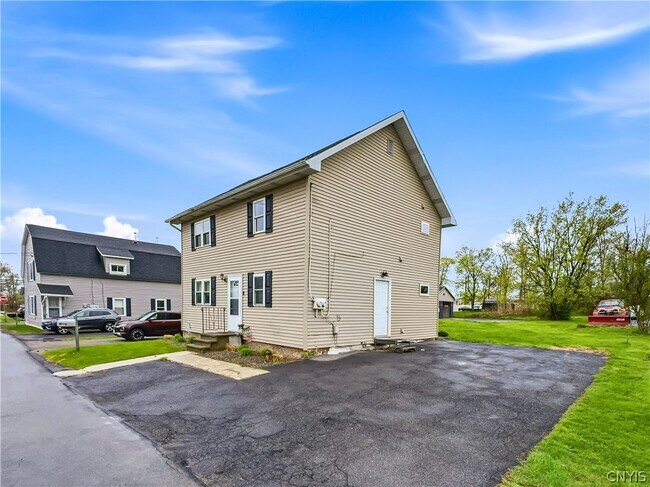 Photo - 5466 Willow St