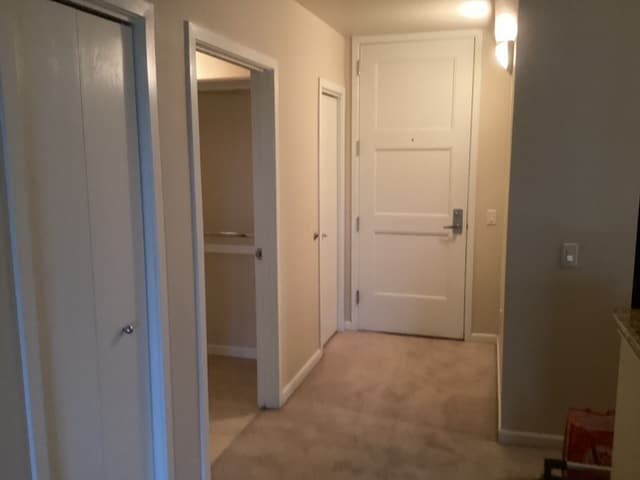 entrance - 1620 NE Broadway St Unit 306