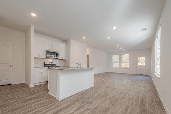 Photo - 325 Maple Bark Trl