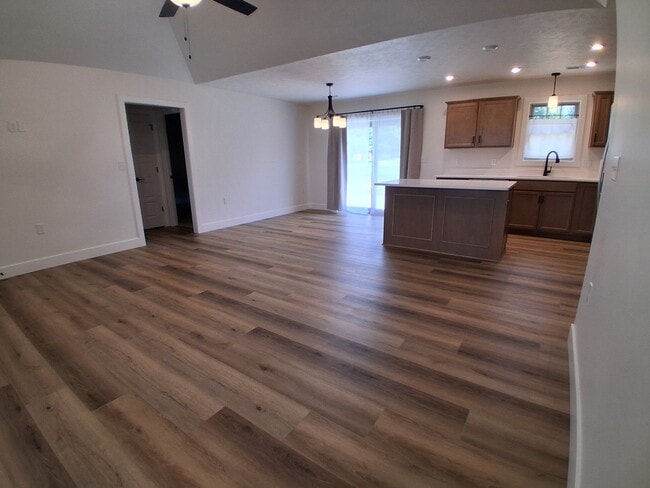 1453 W Todd Ln