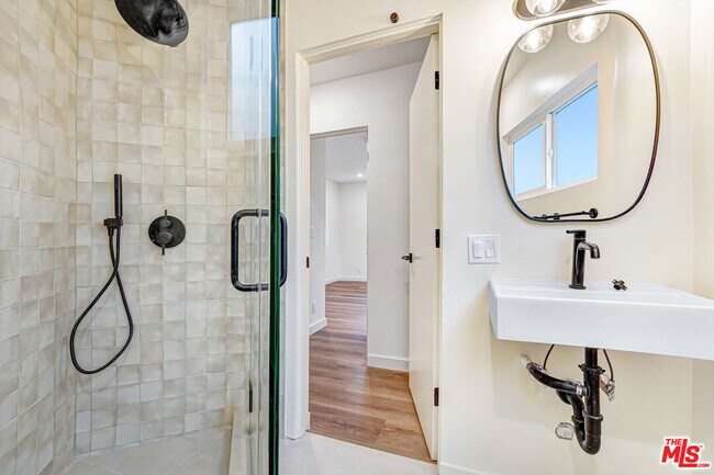 16185 Sunset Blvd Unit 9