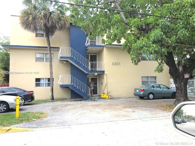 Building Photo - 4301 NW S Tamiami Canal Dr Unit 3-209 Rental