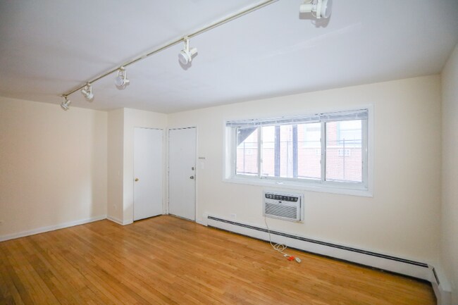 Building Photo - 945 W Wellington Ave Unit 1 Rental