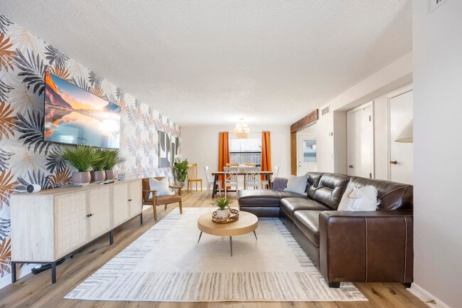 Building Photo - 432 N 1st St Unit ID1044454P