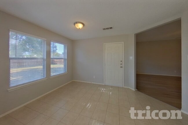 Photo - 521 Olive St