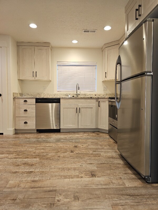 Photo - 292 Braeburn Ln