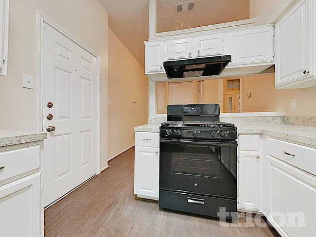 Photo - 1934 Creston Dr