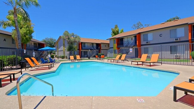 Equinox on Country Club - Equinox on Country Club Apartments
