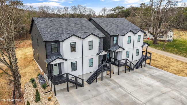 Photo - 8306 Lobelia Ln
