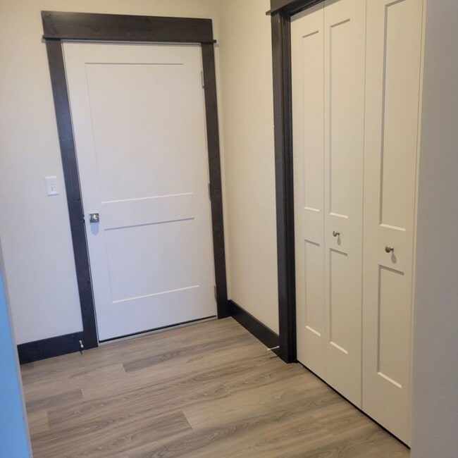 Photo - 3 Bed 2.5 Bath with double attached garage in Belgrade