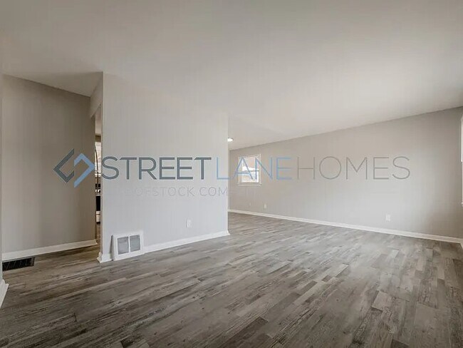 Photo - 1052 Renshaw Dr