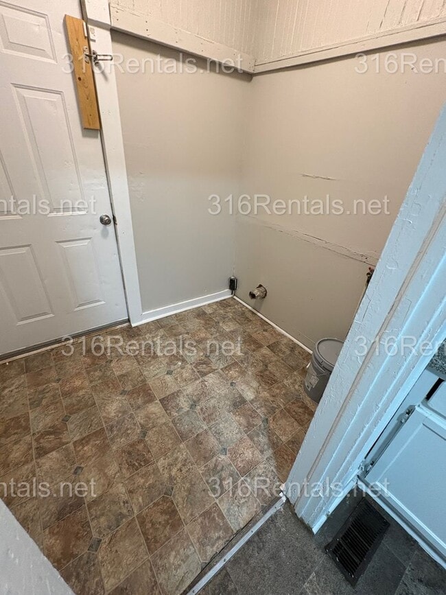 Photo - 257 N Poplar Ave