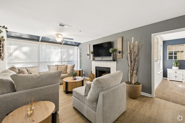 2BR, 2BA - 1,003SF - Living Room