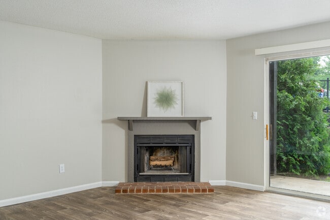 2BR, 2BA - 1,066SF - Living Room