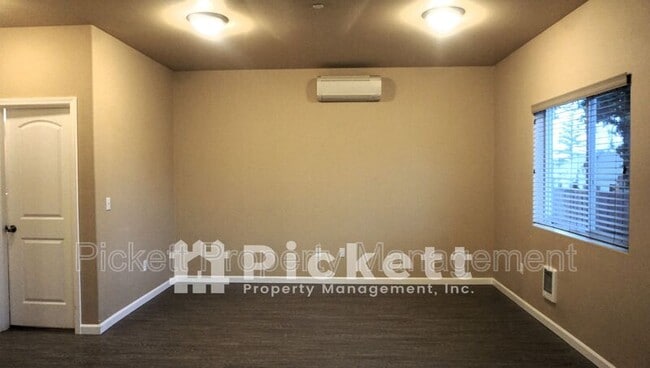 Photo - 821 SE Kinsley Ln