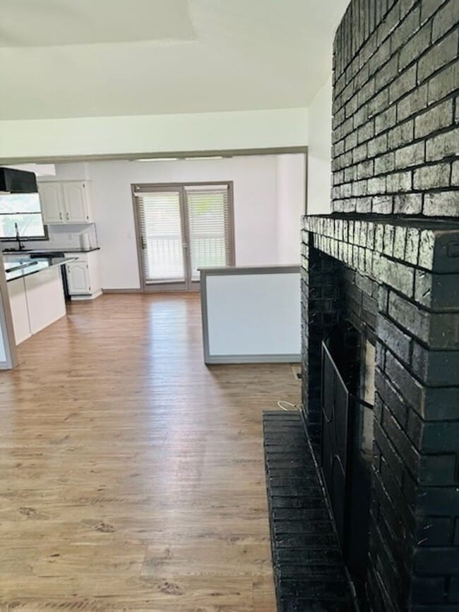 ALL BRICK HOME IN NIXA Located in McCroske... - ALL BRICK HOME IN NIXA Located in McCroske...