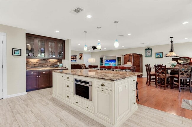 319 E Spring Valley Rd