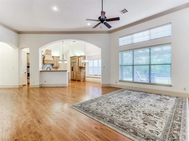 Photo - 629 Creekview Ln