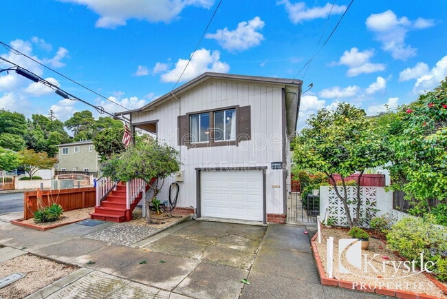 Photo - 153 Vaqueros Ave